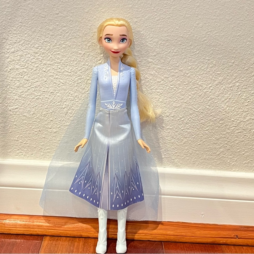 Disney Frozen 2 Elsa Fashion Doll with Long Blonde Hair & Blue Outfit